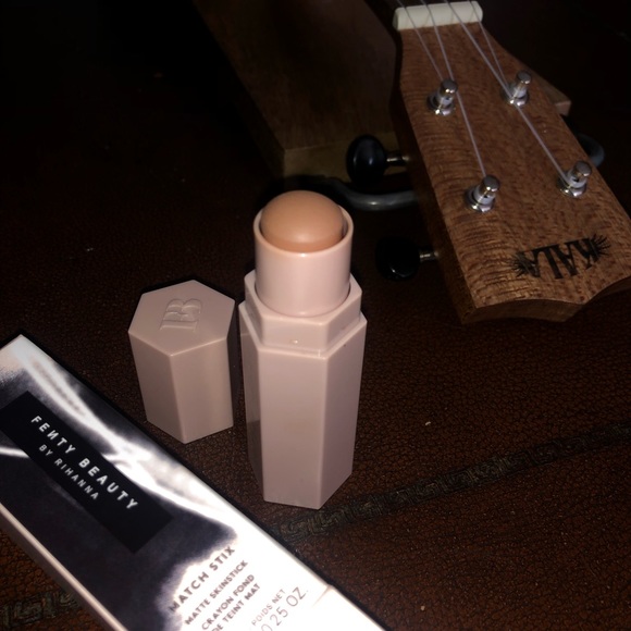 Fenty Contour Stick. In shade “Mocha”. Used once. - Picture 4 of 4